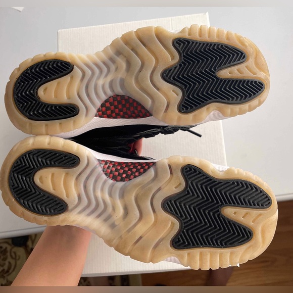 Air Jordan 11 Retro Low GS '72-10' (5Y/6.5W) 528896-001 - Picture 7 of 10